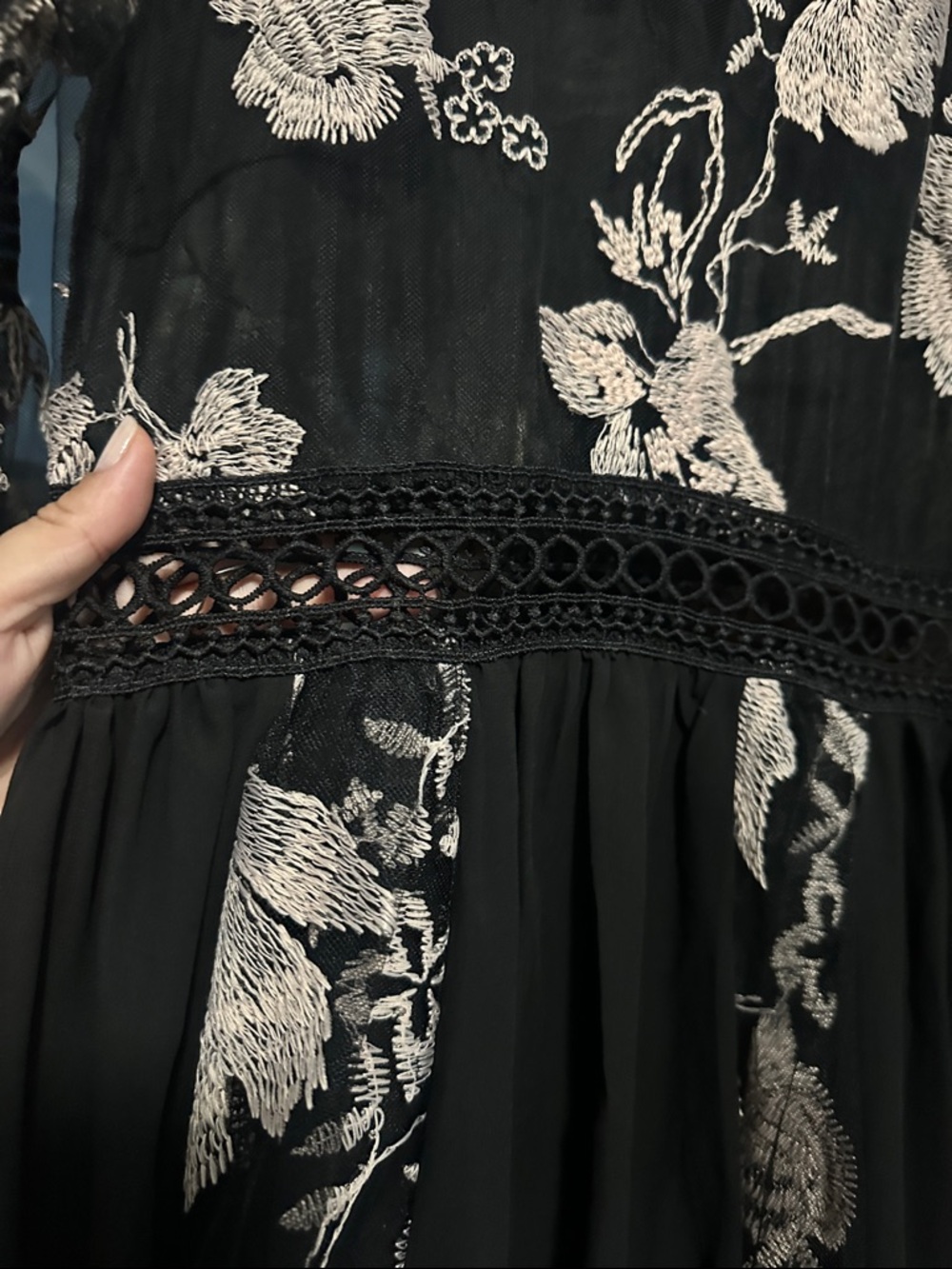Formal Embroidered dress - Picture 5 of 10